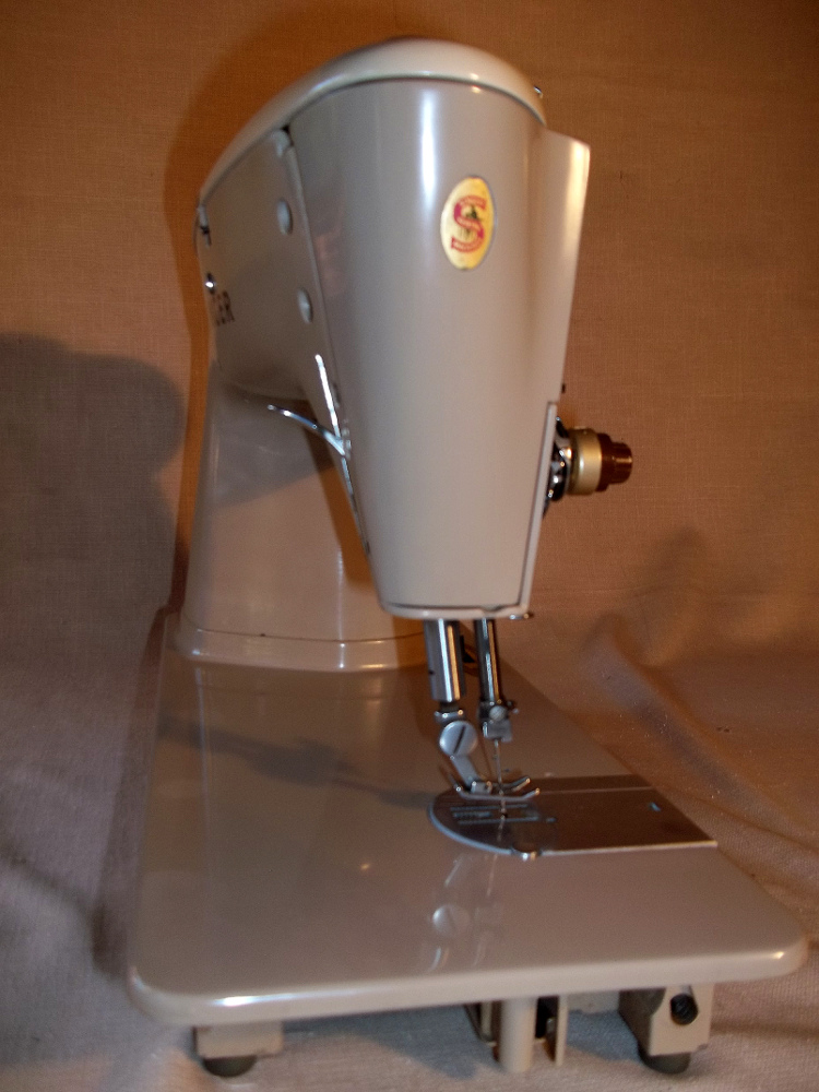 Singer 500 Rocketeer vintage SlantOMatic Sewing Machine